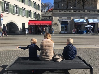 母親節前夕盤點瑞士薪資差異  女性比男性少16.2%