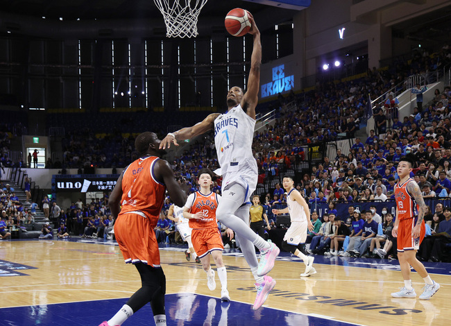 PLG金恩全能發揮 勇士勝領航猿總冠軍賽2比1領先 | 華視新聞