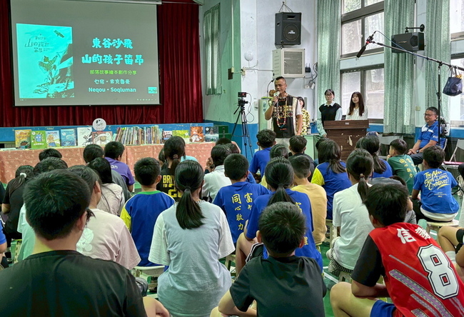 國台圖深入南投信義部落 邀作家駐鄉推廣閱讀 | 華視新聞