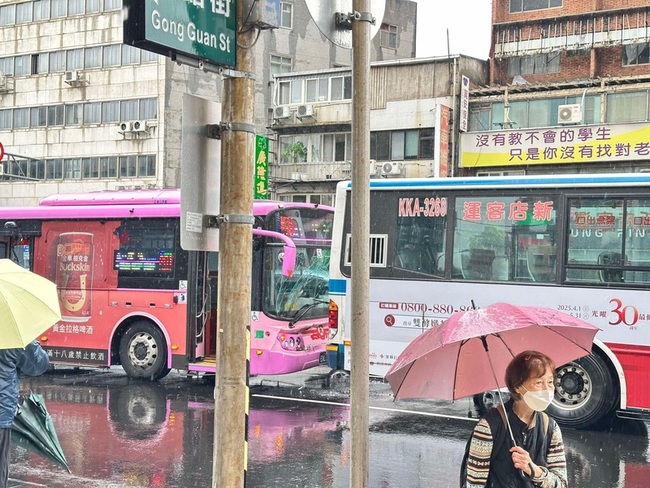 北市文山區2公車碰撞無人傷  肇因待釐清 | 華視新聞