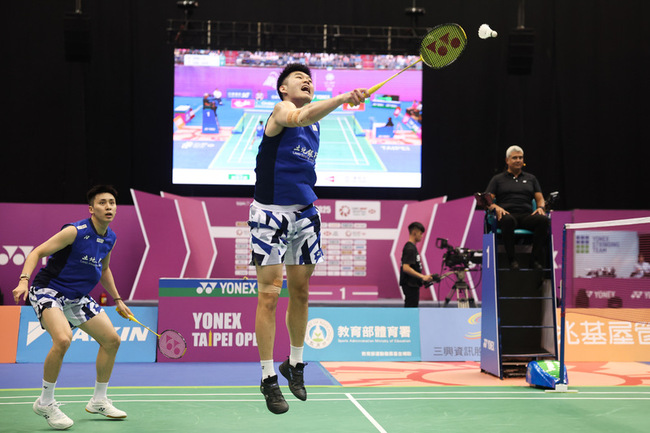 台北羽球賽 王齊麟、邱相榤搭檔男雙首度奪冠 | 華視新聞