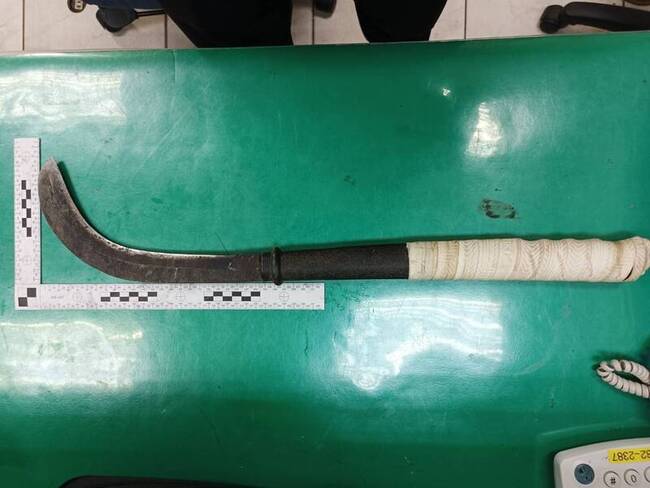 金門男子用人民幣購物遭拒 店內狂揮鐮刀被送辦 | 華視新聞