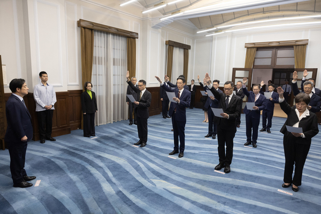 賴總統監誓  駐WTO代表黃昭元等人完成宣誓 | 華視新聞