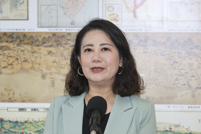 在野指憲法法庭想當民主太上皇  吳思瑤：鬥臭司法 | 華視新聞