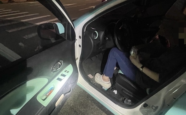 女子涉毒駕車蛇行  竹市警查獲喪屍煙彈逮人送辦 | 華視新聞