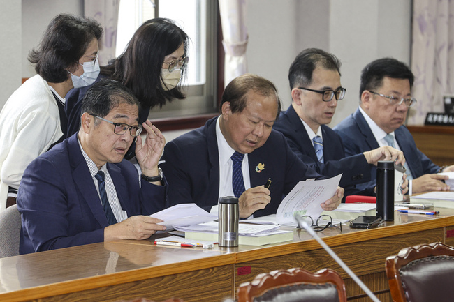 下半年增假  蘇俊榮：9月底到10月有3次連假 | 華視新聞