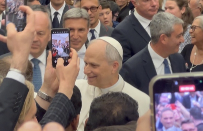 教宗良十四世接見媒體捍衛新聞自由 現場掌聲雷動 | 華視新聞