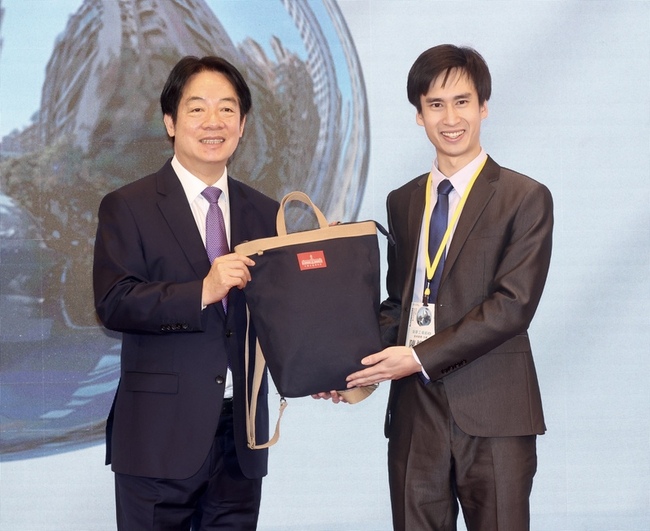 見圓夢基金獲選青年 總統：為孩子裝上逐夢翅膀 | 華視新聞