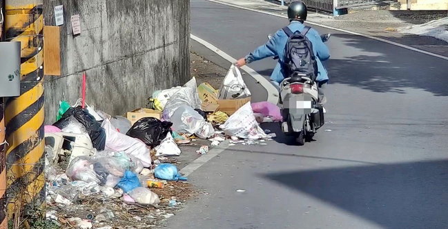 屏東移動監視器抓亂丟垃圾 已設60台年底前加100支 | 華視新聞