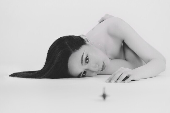 Haezee黃瑋昕推新單曲 清場拍攝呈現赤裸遺憾感 | 華視新聞