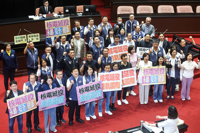 核管法三讀 綠批在野罔顧國安核安、白反擊一路造謠 | 華視新聞