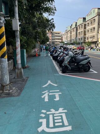 高市大昌一路302巷標線人行道  通行更安全