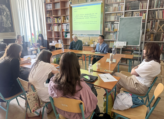 台灣文學外譯捷克 紀大偉讚捷選書多元、眼光獨到 | 華視新聞