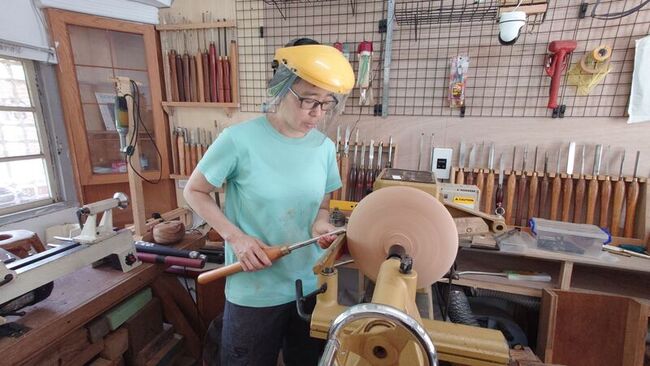 木工車床藝術家楊佩曦偏鄉創作 邊角料廢料華麗變身 | 華視新聞