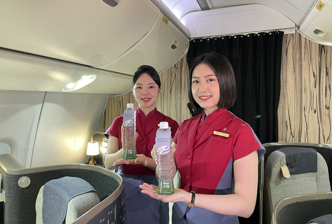 台北101造型瓶裝水  期間限定登華航北美航線 | 華視新聞