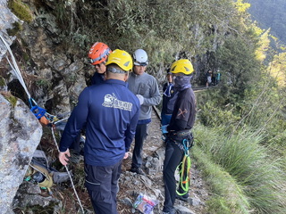 登玉山失足墜邊坡50公尺 49歲男：幸抓樹枝免摔谷底