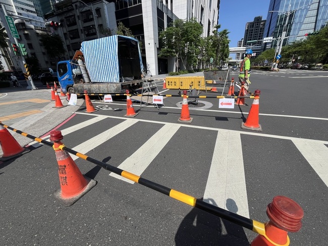 國土署研發雷射技術提升人孔蓋防滑力 選13處試辦 | 華視新聞