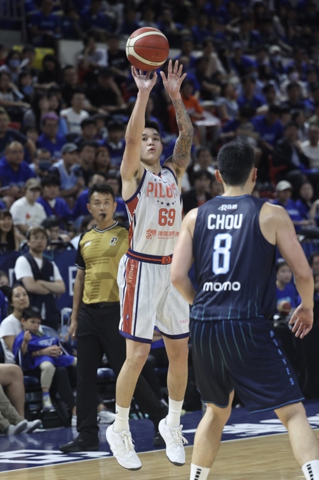 PLG盧峻翔飆28分帶頭衝 領航猿總冠軍賽扳平勇士 | 華視新聞