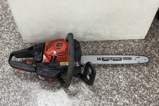 超商購物顧客糾紛 台南男揮電鋸警民壓制起出毒品