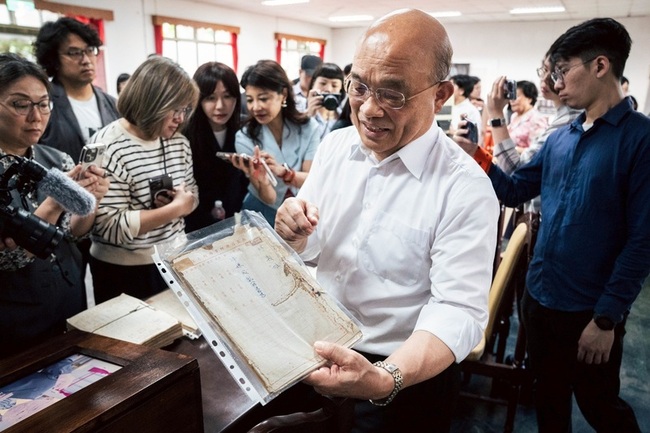 519白恐記憶日將至  蘇貞昌展示美麗島大審卷宗 | 華視新聞