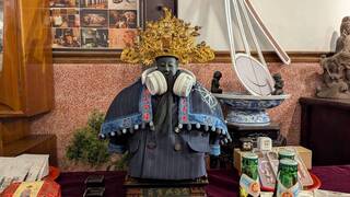 時裝品牌與西服店聯手打造 霞海城隍爺穿西裝慶生