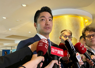 黃仁勳世壯運聖火手  蔣萬安盼輝達感受台北可靠