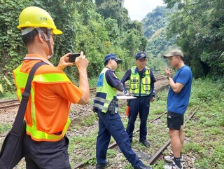 林鐵嚴格取締遊客違規行走軌道  半年已11人受罰