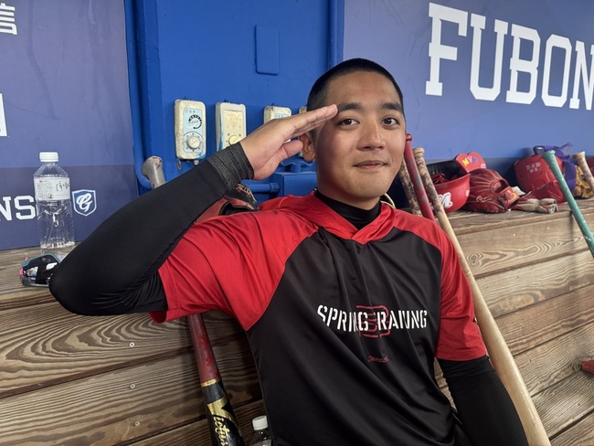 拿莫．伊漾當完12天兵 長官幫訓練、同梯王子維 | 華視新聞