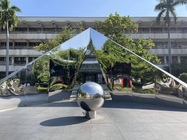 中一中鄉野傳說  校長提醒考生勿跨「入德之球」 | 華視新聞