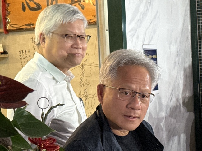 與台積電團隊晚餐暢談3小時 黃仁勳讚氣氛很棒 | 華視新聞