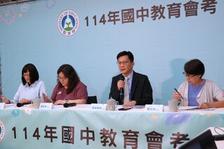 國中會考社會科  勞動參與率、大武祠碑文入題