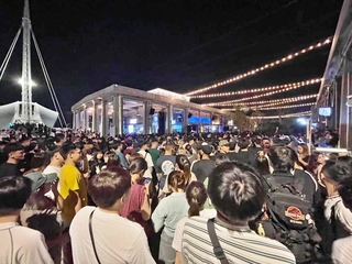 「頑童」高雄餐酒館快閃活動 人潮擠爆大港橋周邊