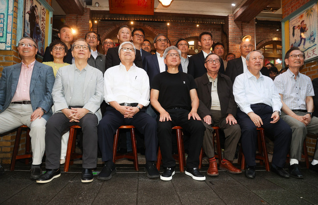 宴請台灣供應商 黃仁勳：慶祝Blackwell成功 | 華視新聞