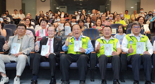 離島狂醫杜元坤出書分享初心  陳光復讚澎湖天使