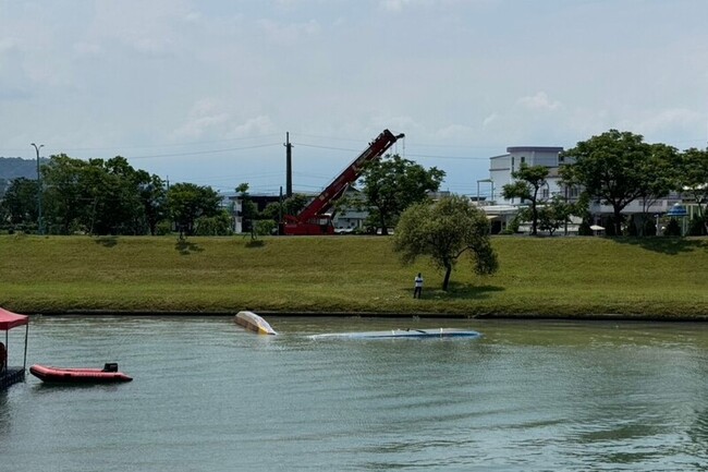 宜蘭冬山龍舟賽 鹿埔村隊兩度遇上沉船 | 華視新聞