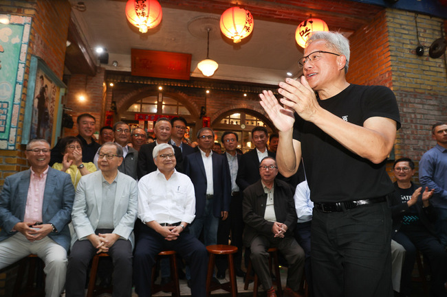 黃仁勳宴請供應商 廣達：今年更強調AI工廠 | 華視新聞