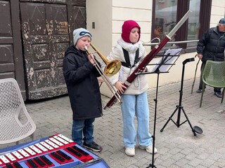 立陶宛首都化身露天舞台  街頭音樂節奏響全城