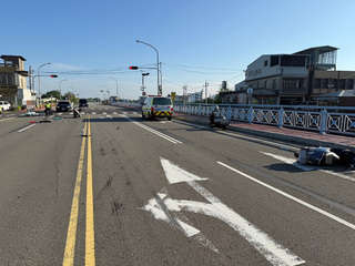 苗栗少年無照騎機車載女友  闖紅燈釀3傷