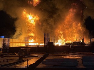 台中北屯工地凌晨板模起火已撲滅 無人傷亡