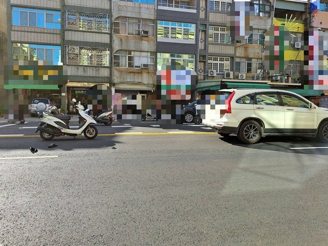 高雄6旬男穿越馬路疑與車輛碰撞 頭部受創死亡 | 華視新聞