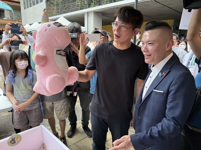 黃國昌：賴總統執政1年繳不出成績 希望好好反省 | 華視新聞