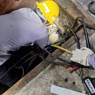 高雄鹽埕、苓雅區579戶停電 漏夜搶修後全復電