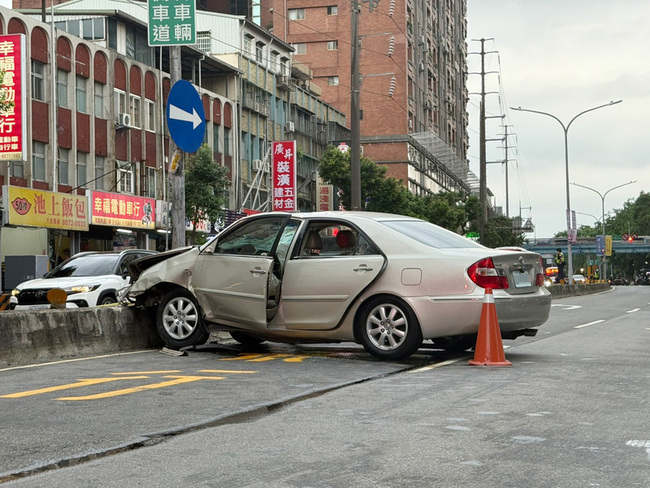 三峽重大車禍交通部成立應變中心 肇事者2月剛換照 | 華視新聞