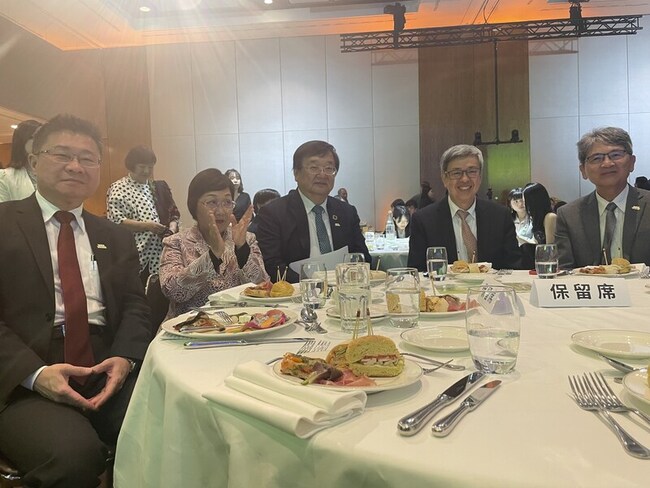 陳建仁抵日內瓦為世衛行動打氣  分享新教宗暖心故事 | 華視新聞