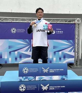 日本和歌山前議長井上直樹  世壯運男子鏈球摘金