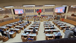 新北議會默哀  民代抨市府狂拆天橋要人走虎口