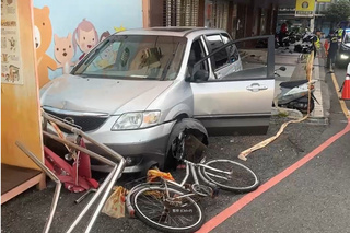 台南玉井廂型車疑暴衝 散步夫妻遭撞1死1傷