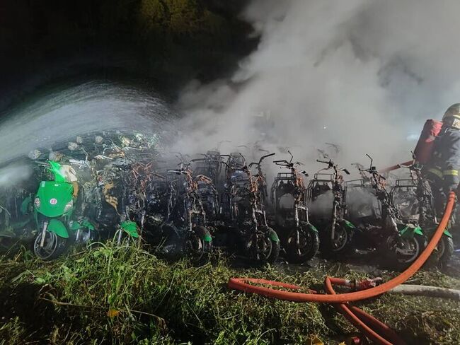 新店停車場火警 101輛郵局電動機車燒毀 | 華視新聞