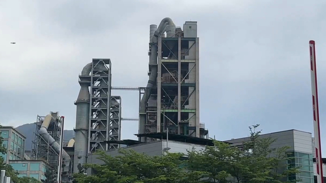 台泥花蓮廠木屑皮帶竄火煙 消防1小時撲滅無傷亡 | 華視新聞