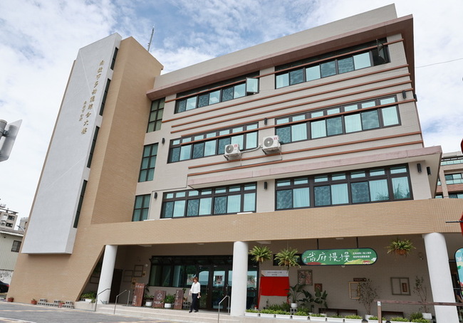 南投市綜合大樓揭牌 具展售集會日照中心多功能 | 華視新聞